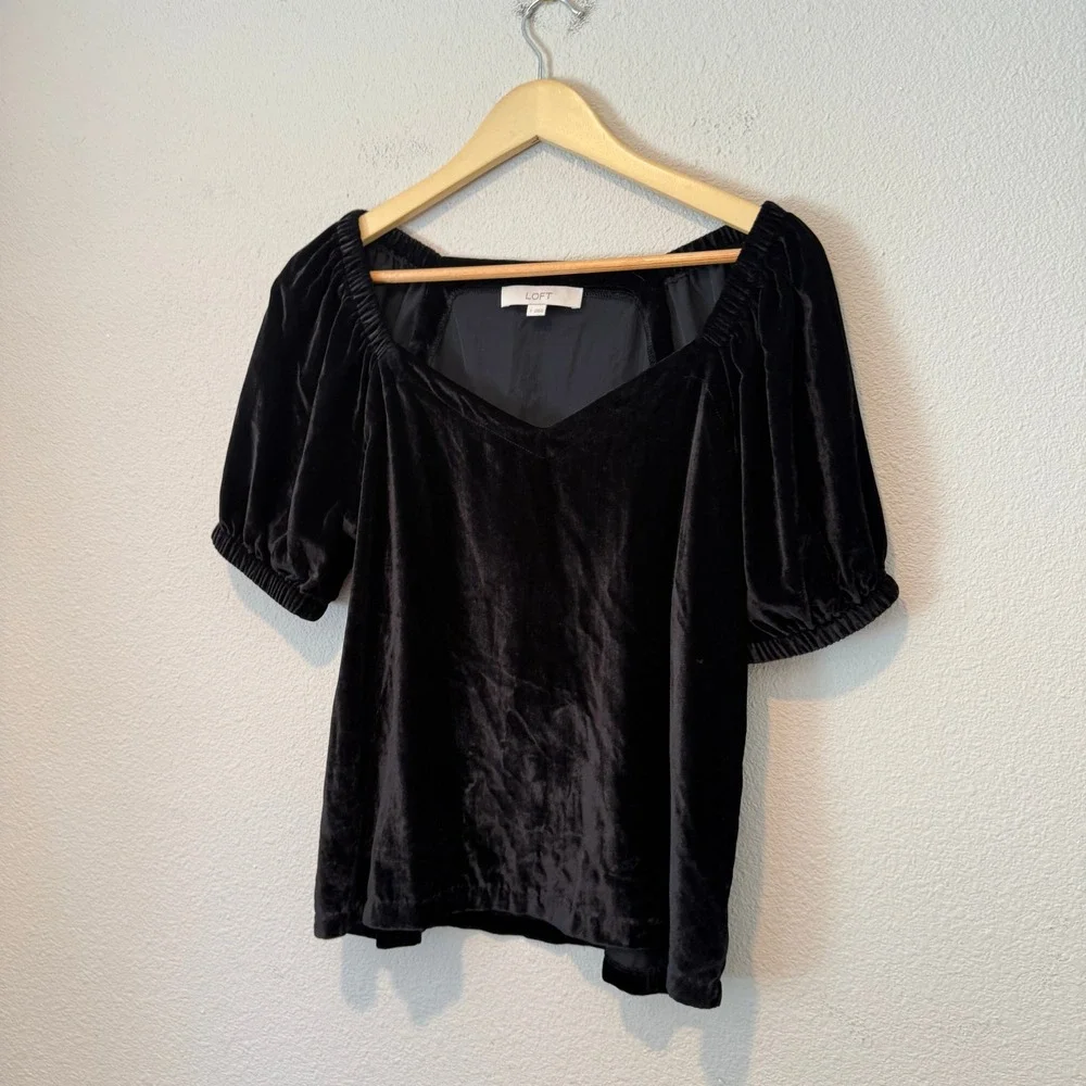 LOFT velvet puff